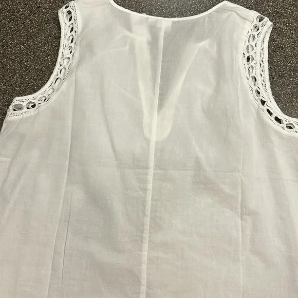 GAP Sleeveless Blouse - Picture 6 of 6